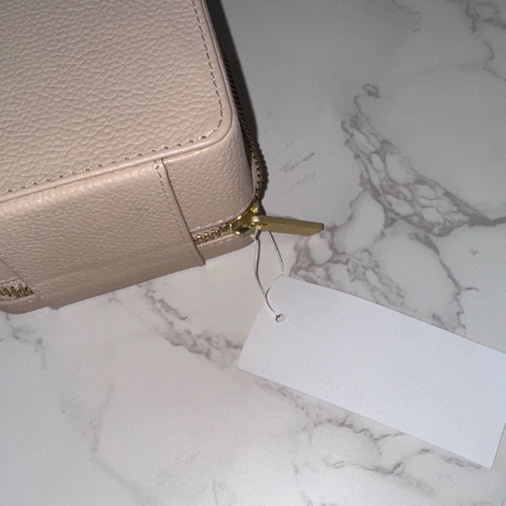 Compact Beige Jewelry Case - Picture 5 of 5